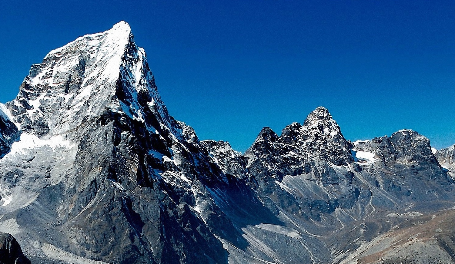 Mt. Cholatse Peak Climbing (6,440m)